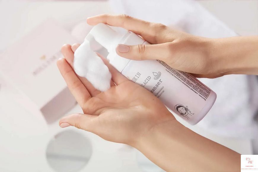 Очищающая пенка для умывания HOLLYSKIN Hyaluronic Acid с гиалуроновой кислотой 150 мл 07061 фото