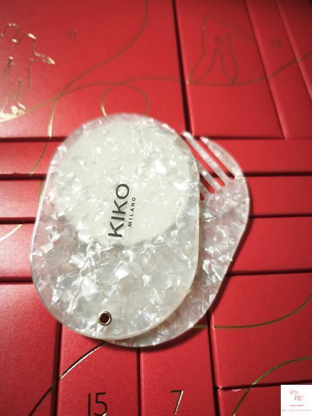 Компактное зеркало и расческа KIKO Milano Snow Kissed Mirror & Hair Comb 000101-09 фото